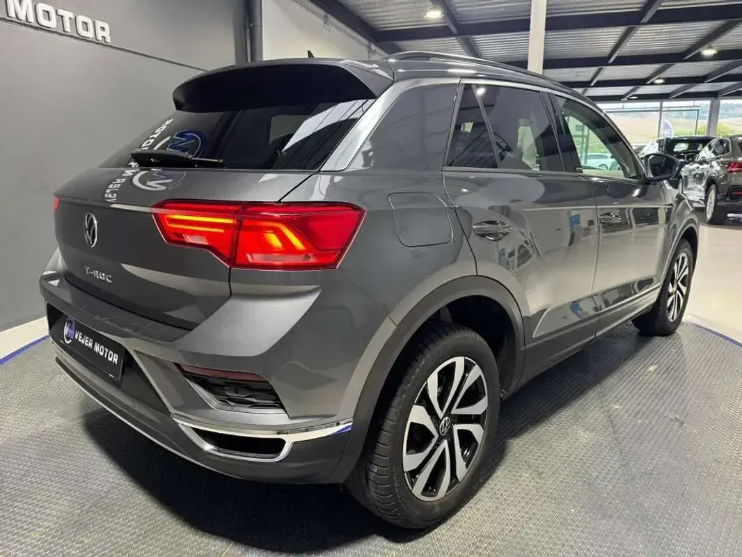 Usado VW T-Roc Advance 116 CV (85 kW) 2021 Plateado SUV