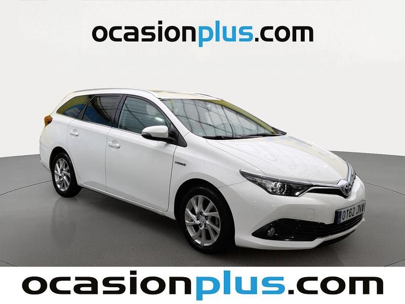 Usado Toyota Auris Active 136 CV (100 kW) 2016 Blanco Familiar