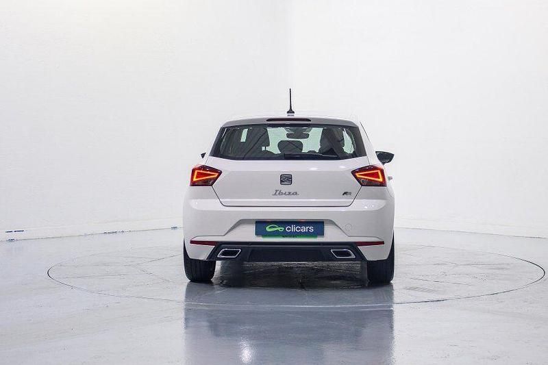 Usado Seat Ibiza FR 110 CV (80 kW) 2022 Blanco Utilitario