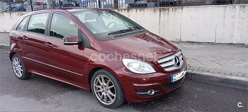 Usado Mercedes B180 Sport Edition 109 CV (80 kW) 2012 Granate Monovolumen