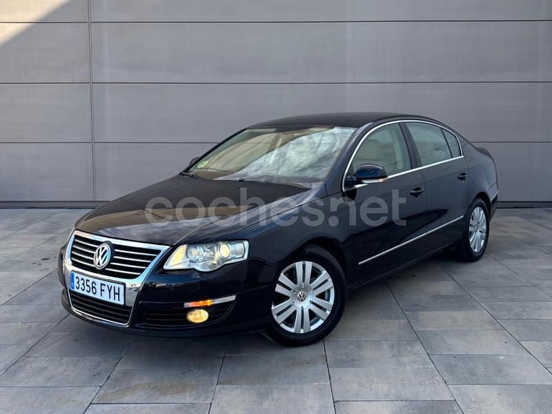 Negro Usado 2007 VW Passat Highline Berlina | 5290 € (Precio justo) - Imagen 1/4
