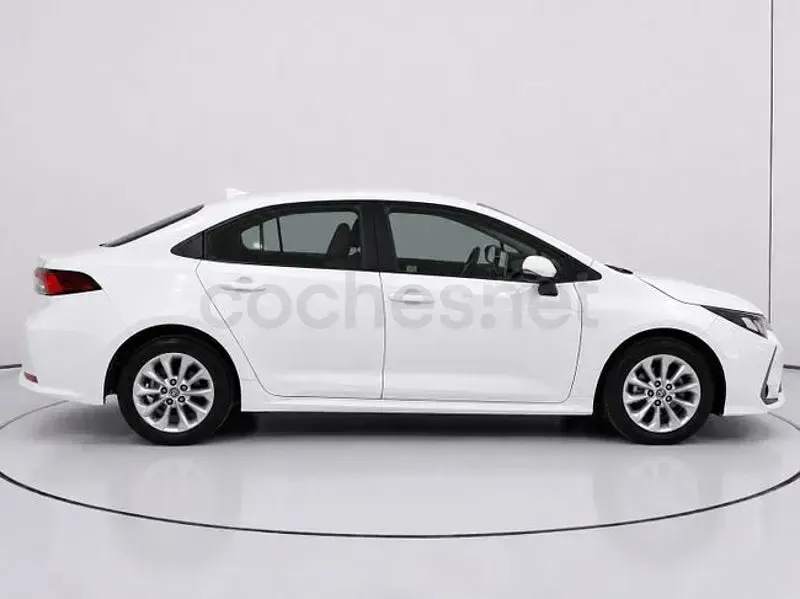 Usado Toyota Corolla Eco 140 CV (102 kW) 2023 Blanco Berlina