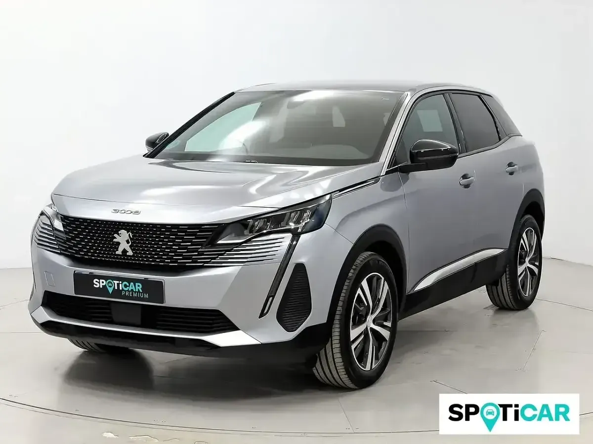 Usado Peugeot 3008 Allure 131 CV (96 kW) 2024 Gris SUV