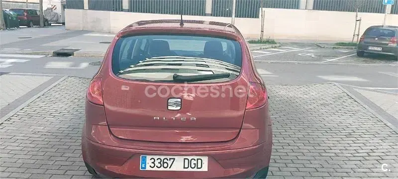 Usado Seat Altea Reference 102 CV (75 kW) 2005 Rojo Monovolumen
