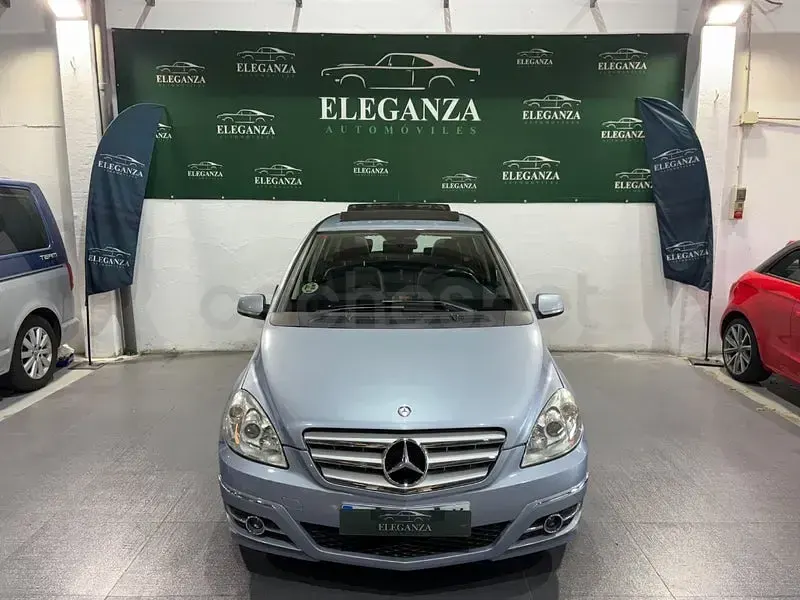 Usado Mercedes B180 109 CV (80 kW) 2011 Azul Utilitario