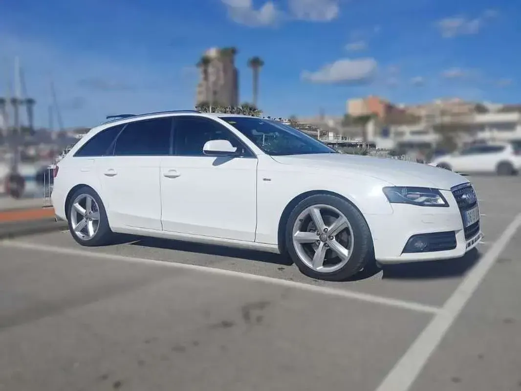 Usado Audi A4 Premium 140 CV (102 kW) 2010 Blanco Familiar