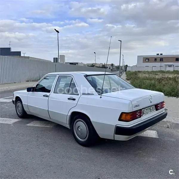 Usado Mercedes 190 126 CV (92 kW) 1991 Blanco Berlina