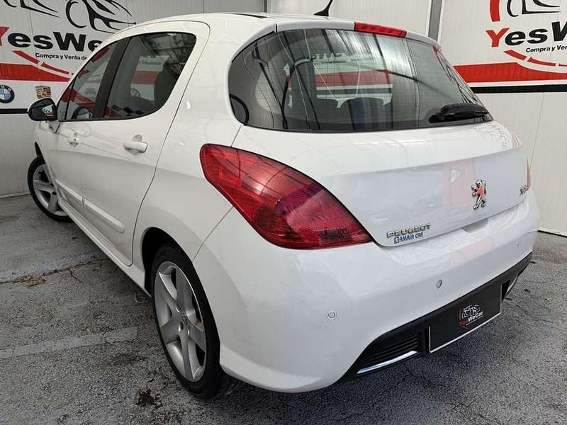 Usado Peugeot 308 Allure 120 CV (88 kW) 2011 Blanco Utilitario