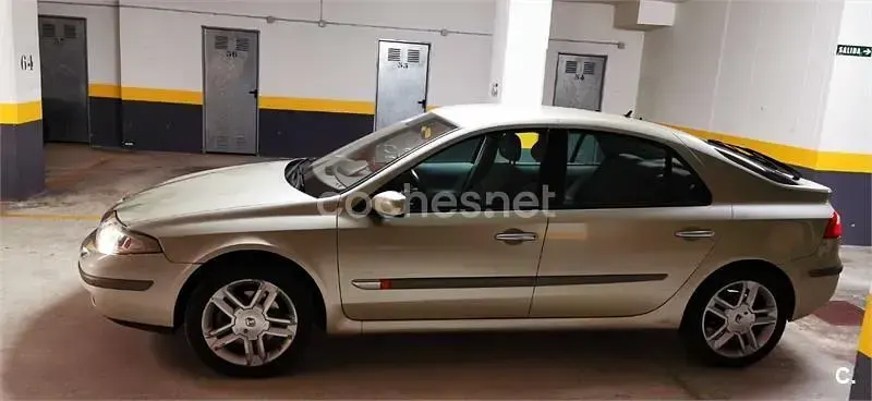 Usado Renault Laguna II Privilege 137 CV (100 kW) 2004 Beige Berlina