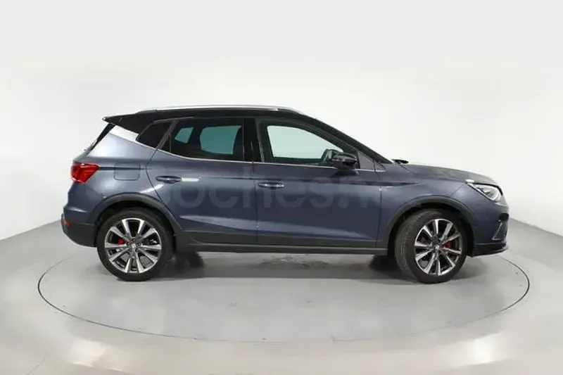 Usado Seat Arona FR 115 HP (84 kW) 2025 Cinzento SUV