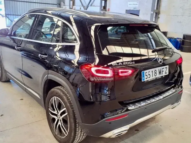 Usado Mercedes GLA200 150 CV (110 kW) 2023 Negro SUV