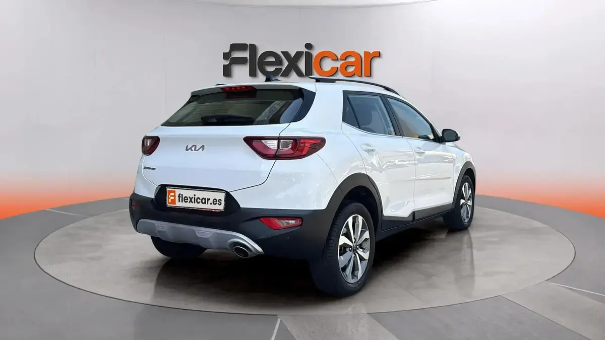 Usado Kia Stonic 84 CV (61 kW) 2023 Blanco SUV