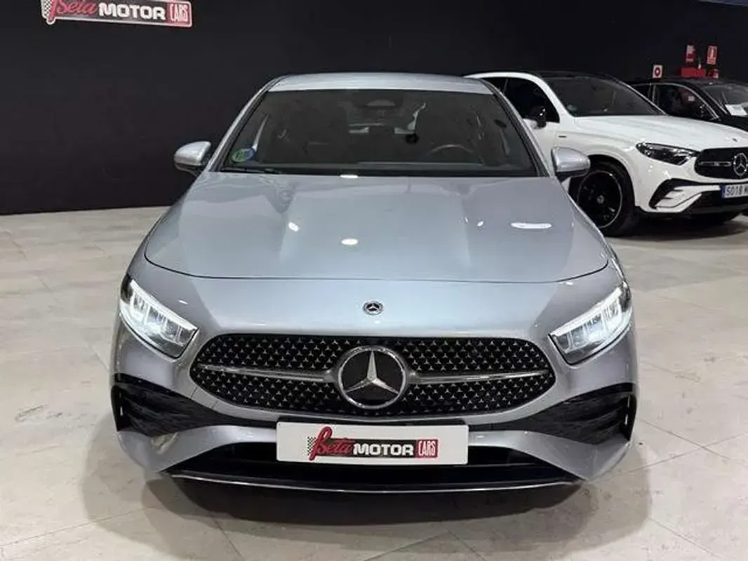 Usado Mercedes A200 Advanced 163 CV (119 kW) 2024 Gris Utilitario