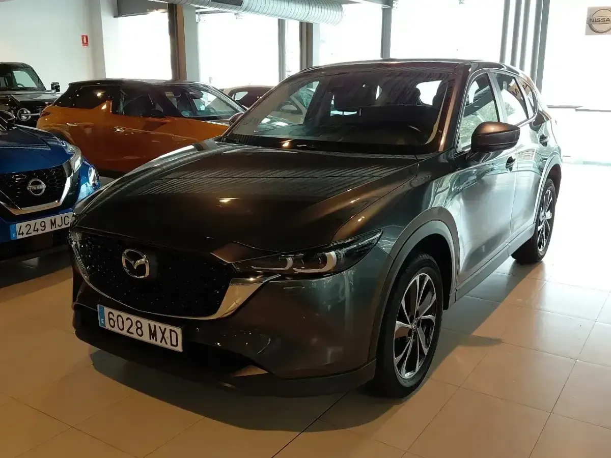 Usado Mazda CX-5 Center-Line 165 CV (121 kW) 2024 Gris / plata SUV