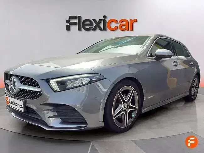 Usado Mercedes A180 116 CV (85 kW) 2019 Gris Berlina