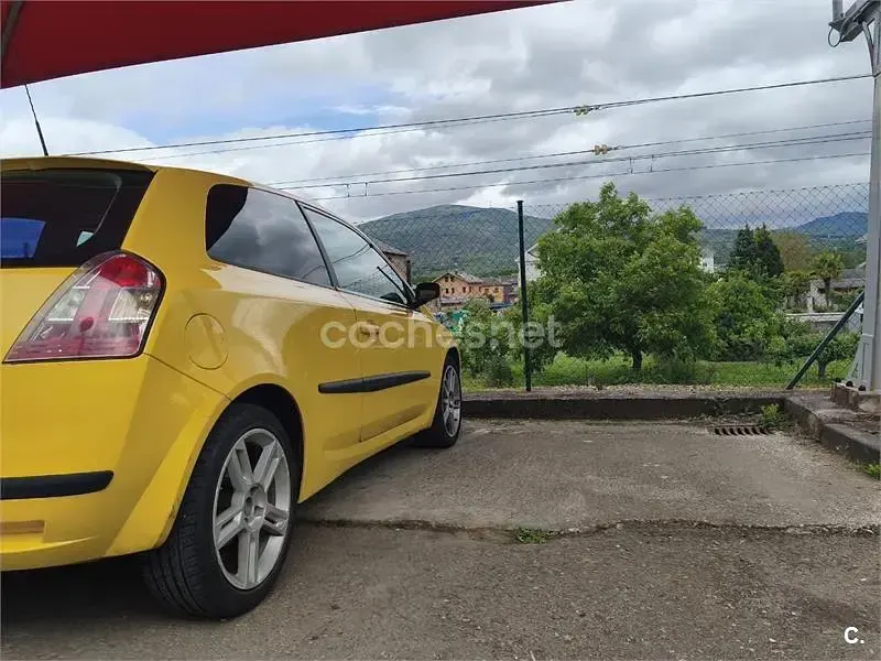 Usado Fiat Stilo Racing 103 CV (75 kW) 2005 Amarillo Berlina