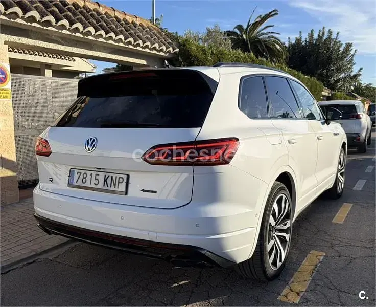 Käytetty VW Touareg R-line 286 HP (210 kW) 2018 Valkoinen Katumaasturi