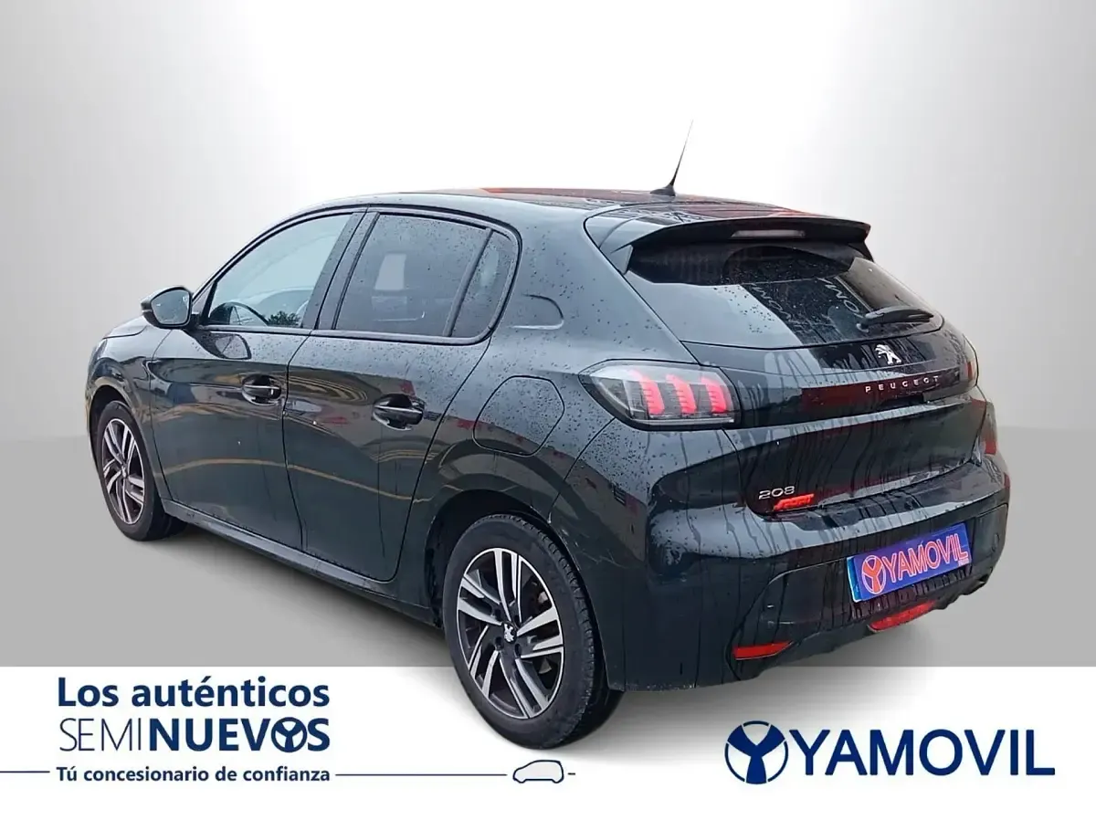 Usado Peugeot 208 Allure 100 CV (73 kW) 2023 Negro Utilitario