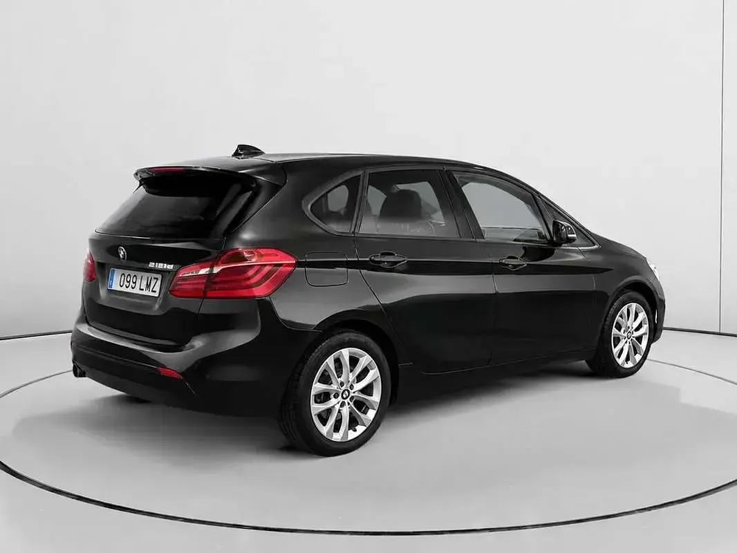 Usado BMW 225 Active Tourer iPerformance 224 CV (164 kW) 2021 Negro Monovolumen