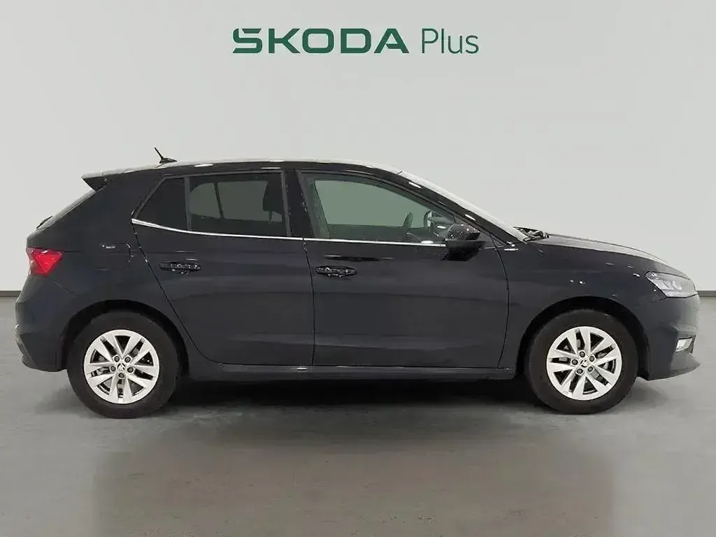 Usado Skoda Fabia Selection 95 CV (69 kW) 2024 Negro Berlina