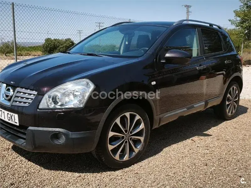 Usado Nissan Qashqai 150 CV (110 kW) 2009 Violeta / lila SUV