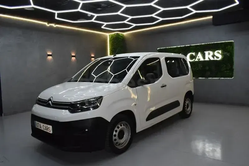 Usado Citroën Berlingo Feel 102 CV (75 kW) 2020 Blanco Monovolumen