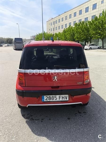 Usado Peugeot 1007 70 CV (51 kW) 2006 Rojo Monovolumen