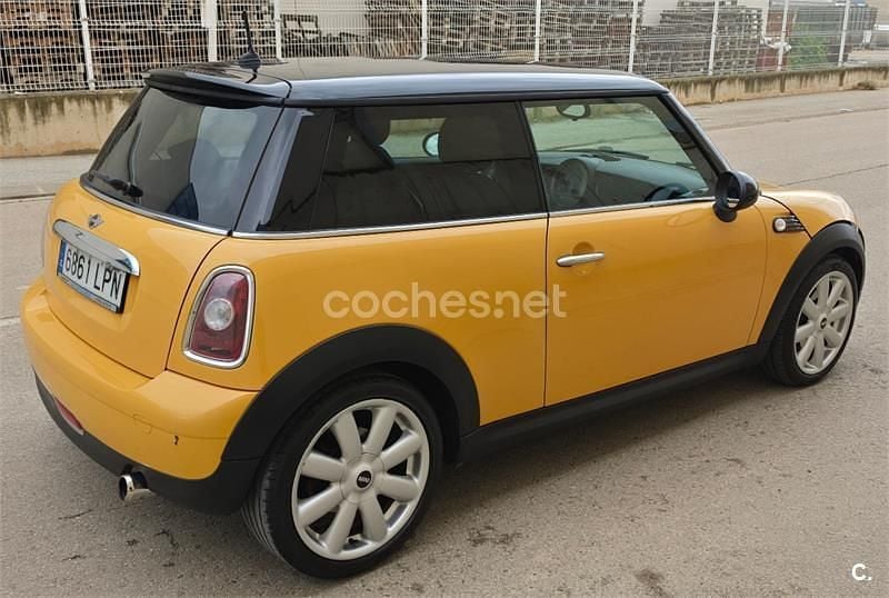 Usado Mini Cooper 120 CV (88 kW) 2009 Amarillo Utilitario