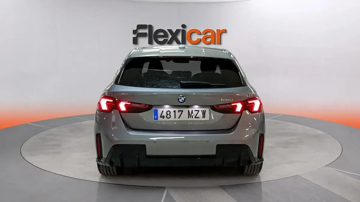 Usado BMW 120 170 CV (125 kW) 2025 Gris Utilitario