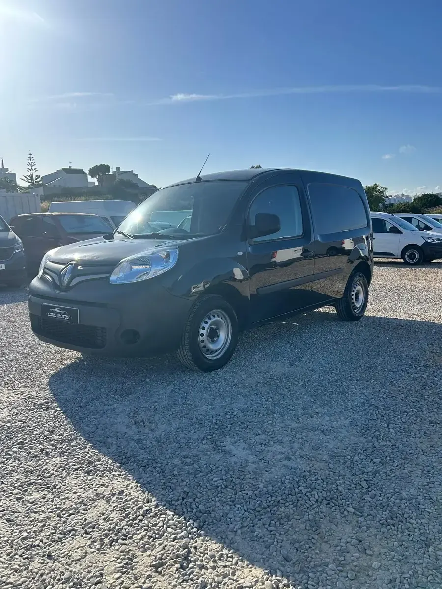 Usado Renault Kangoo 80 CV (58 kW) 2020 Negro Monovolumen