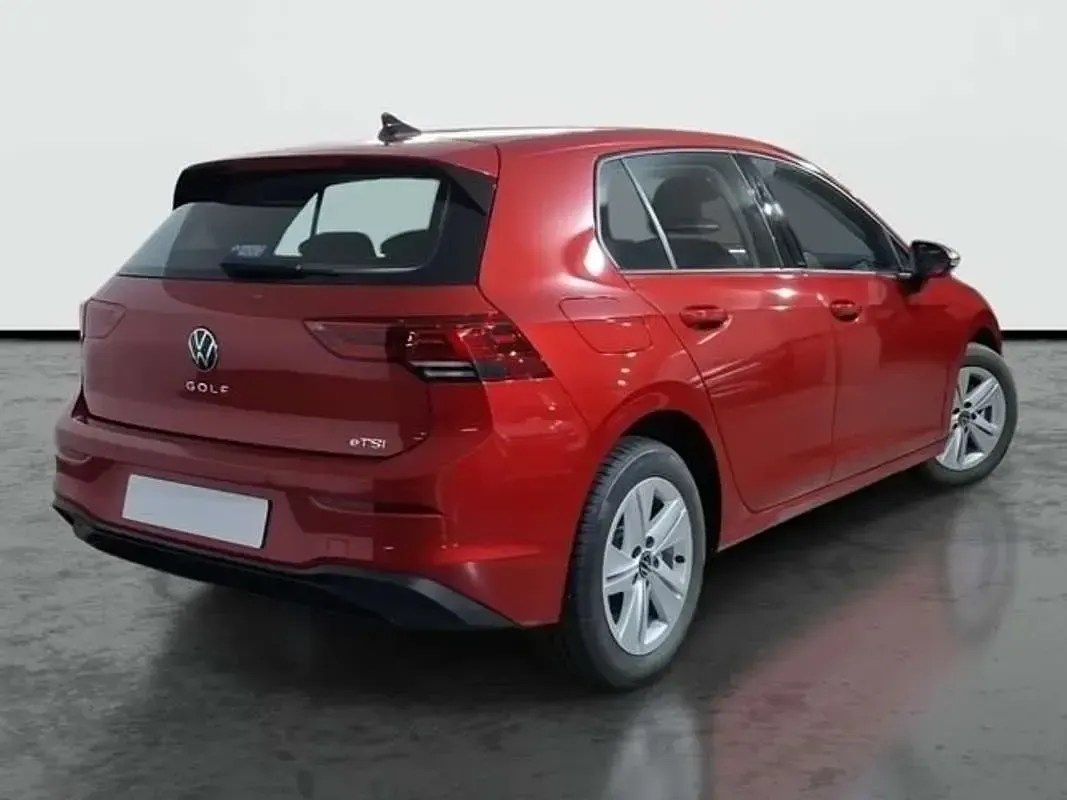 Używany VW Golf VIII 150 KM (110 kW) 2024 Czerwony Sedan/Limuzyna