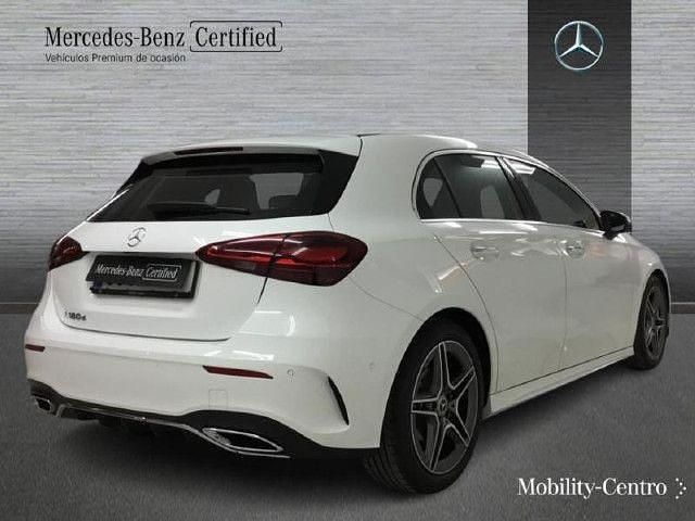 Usado Mercedes A180 AMG line 116 CV (85 kW) 2024 Blanco polar Utilitario