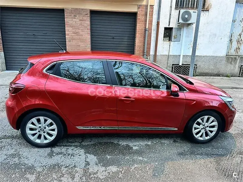 Usado Renault Clio V LIMITED 90 CV (66 kW) 2021 Rojo Berlina