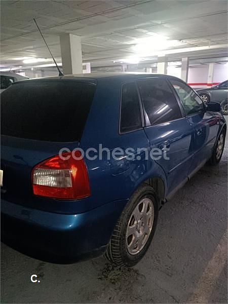 Usado Audi A3 Attraction 101 CV (74 kW) 2001 Azul Utilitario