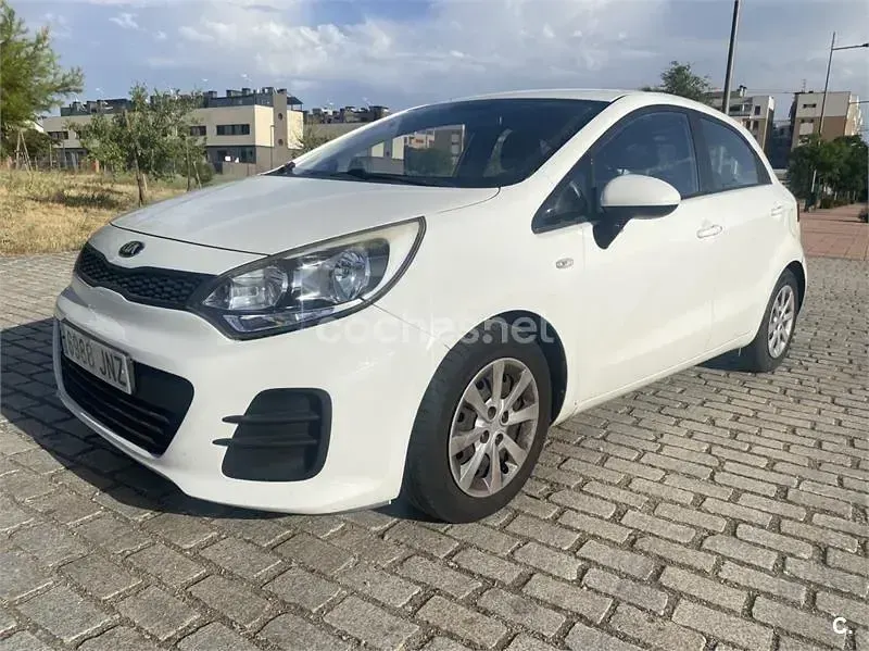 Usado Kia Rio 75 CV (55 kW) 2016 Blanco Utilitario