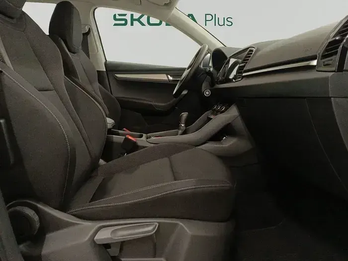 Usado Skoda Karoq Selection 150 CV (110 kW) 2025 Blanco SUV