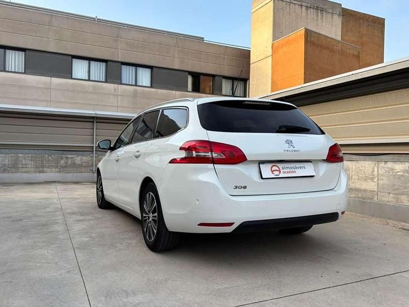 Usado Peugeot 308 Allure 131 CV (96 kW) 2017 Blanco Familiar