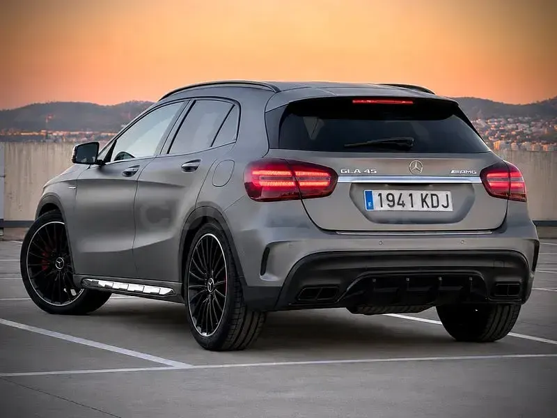 Usado Mercedes GLA45 AMG 381 CV (280 kW) 2017 Gris / plata SUV