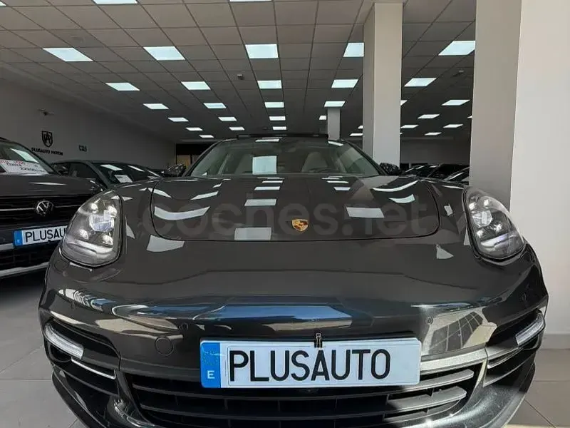 Usado Porsche Panamera 4 Executive 462 CV (339 kW) 2019 Gris / plata Berlina