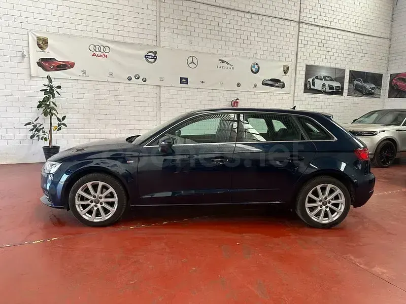 Usado Audi A3 Ambiente 116 CV (85 kW) 2019 Azul Berlina
