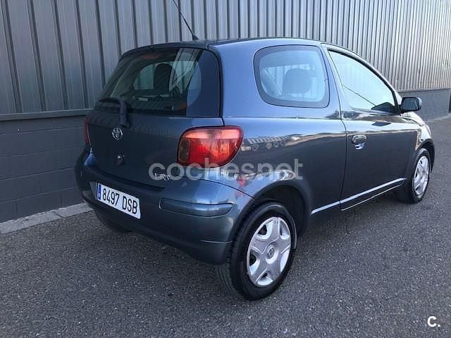 Usado Toyota Yaris T3 87 CV (63 kW) 2005 Gris / plata Berlina