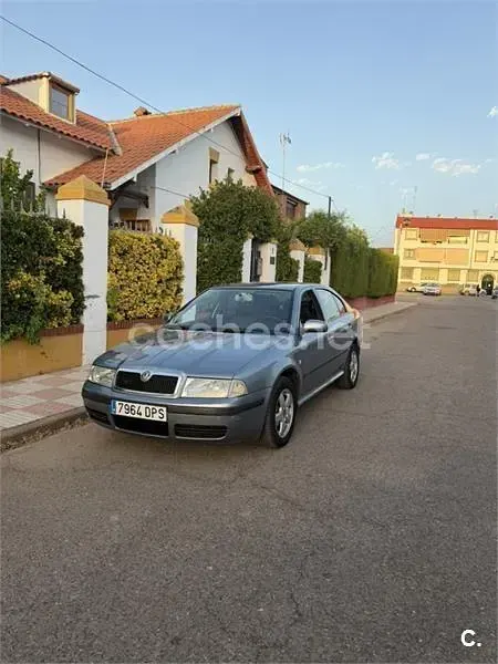 Usado Skoda Octavia Tour 90 CV (66 kW) 2005 Azul Berlina
