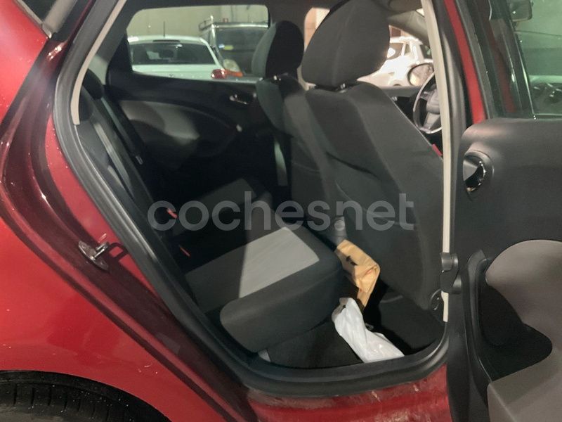 Usado Seat Ibiza Style 105 CV (77 kW) 2012 Granate Berlina