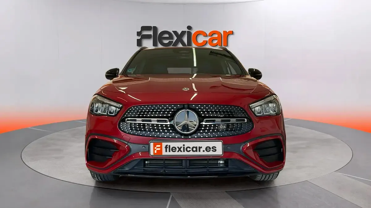 Usado Mercedes GLA200 163 CV (119 kW) 2023 Granate SUV