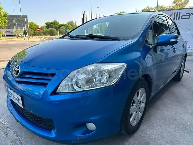 Usado Toyota Auris Active 90 CV (66 kW) 2012 Azul Berlina