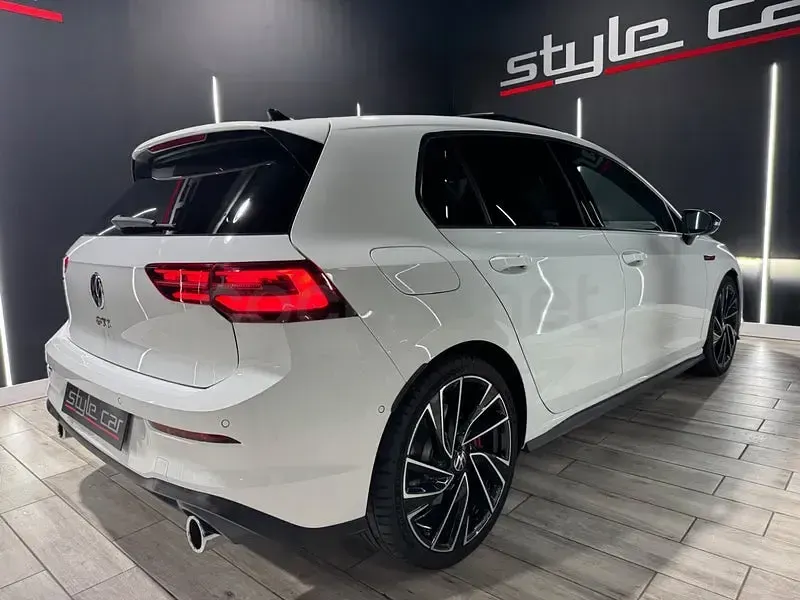 Usado VW Golf VIII GTI 245 CV (180 kW) 2021 Blanco Berlina