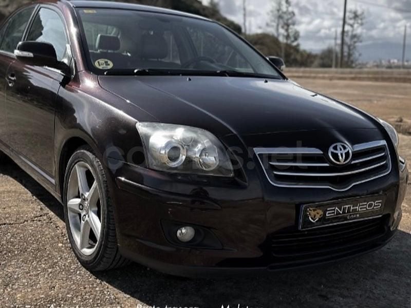Usado Toyota Avensis Sol 150 CV (110 kW) 2006 Granate Familiar