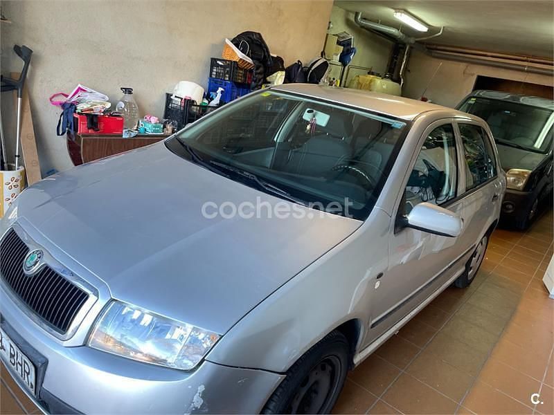 Usado Skoda Fabia Comfort 64 CV (47 kW) 2001 Gris / plata Berlina