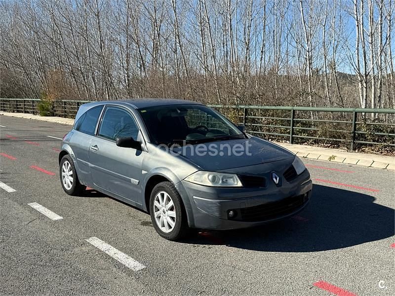 Gris / plata Usado 2007 Renault Mégane II Dynamique Berlina | 2400 € (Buen precio) - Imagen 1/4