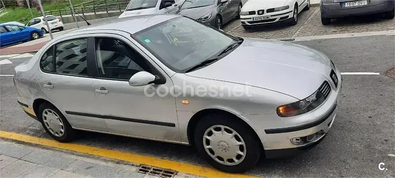 Usado Seat Toledo Stella 110 CV (80 kW) 2004 Gris / plata Berlina